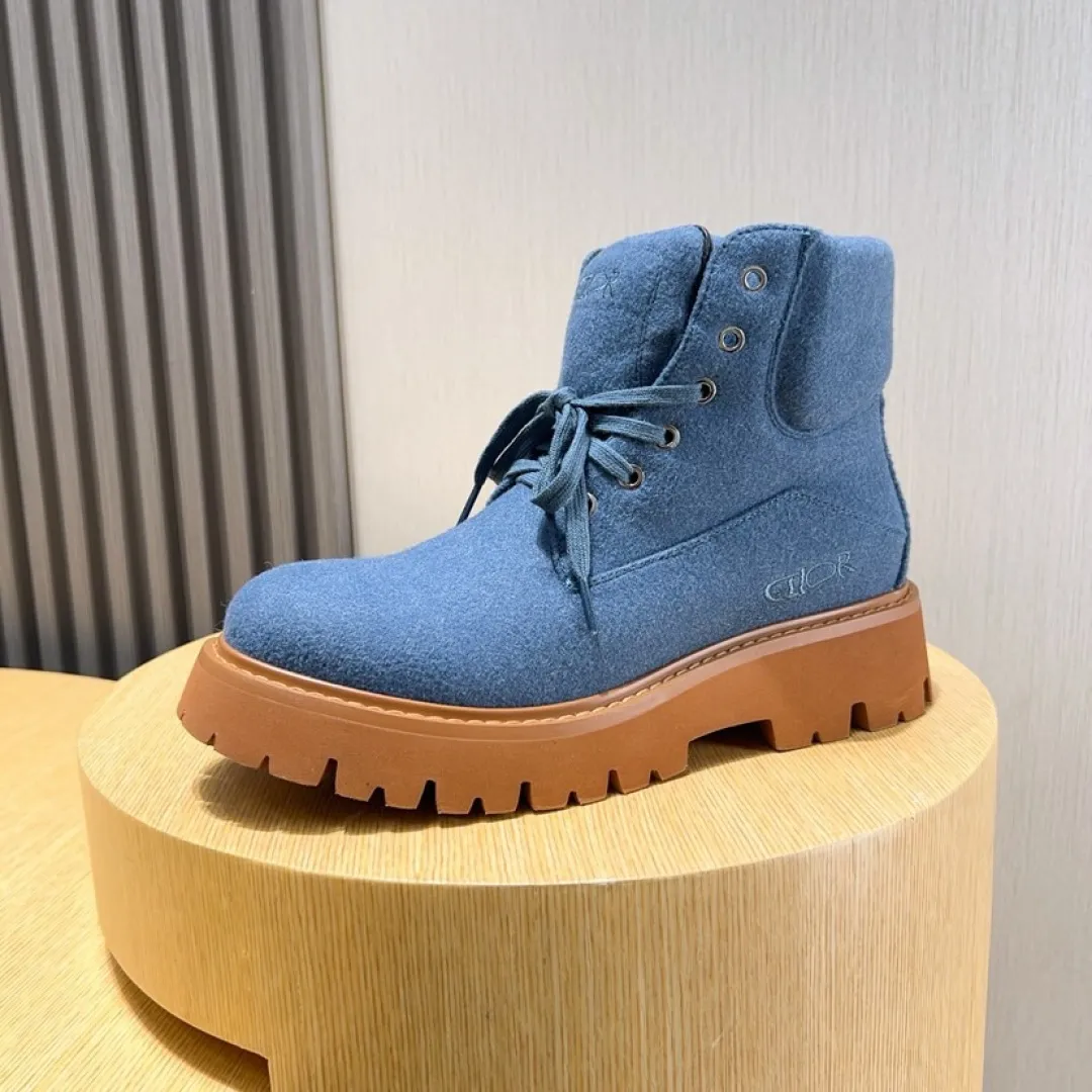 Factory P560💰[Dior] Dior ✨ is online simultaneously👏 This latest autumn and winter popular men's boots are new products in the series and continue Di*r's classic style. The upper is made of original fabric and matched with the original non-slip and wear-resistant rubber outsole. The rear shoe collar and heel are equipped with the brand's iconic details to enhance the style. Fashionable and versatile. Wear it with jeans or slacks for a casual look. Size: 38-44 (45 customized)